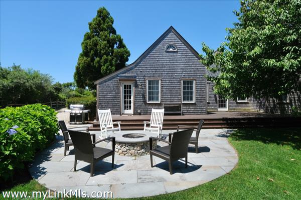 15 Monohansett Road: Main Picture