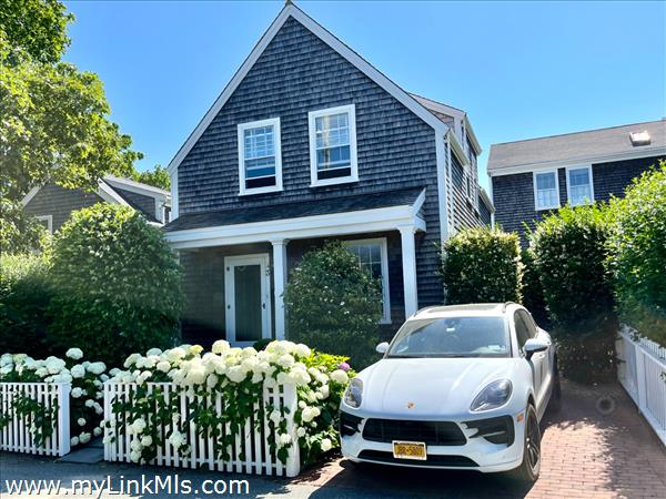 3 Lowell Place: Main Picture