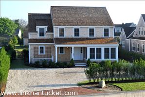 18 Madaket Road/Hedgebury Lane Town