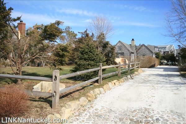 42 Essex Road Nantucket Image