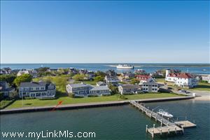 22  &  24 Easton Street Brant Point