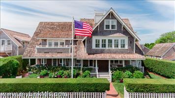 4  Harbor View Way Town