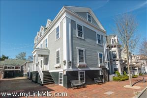 23  Broad Street Town