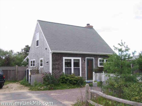 40 1/2 Essex Road Nantucket Image